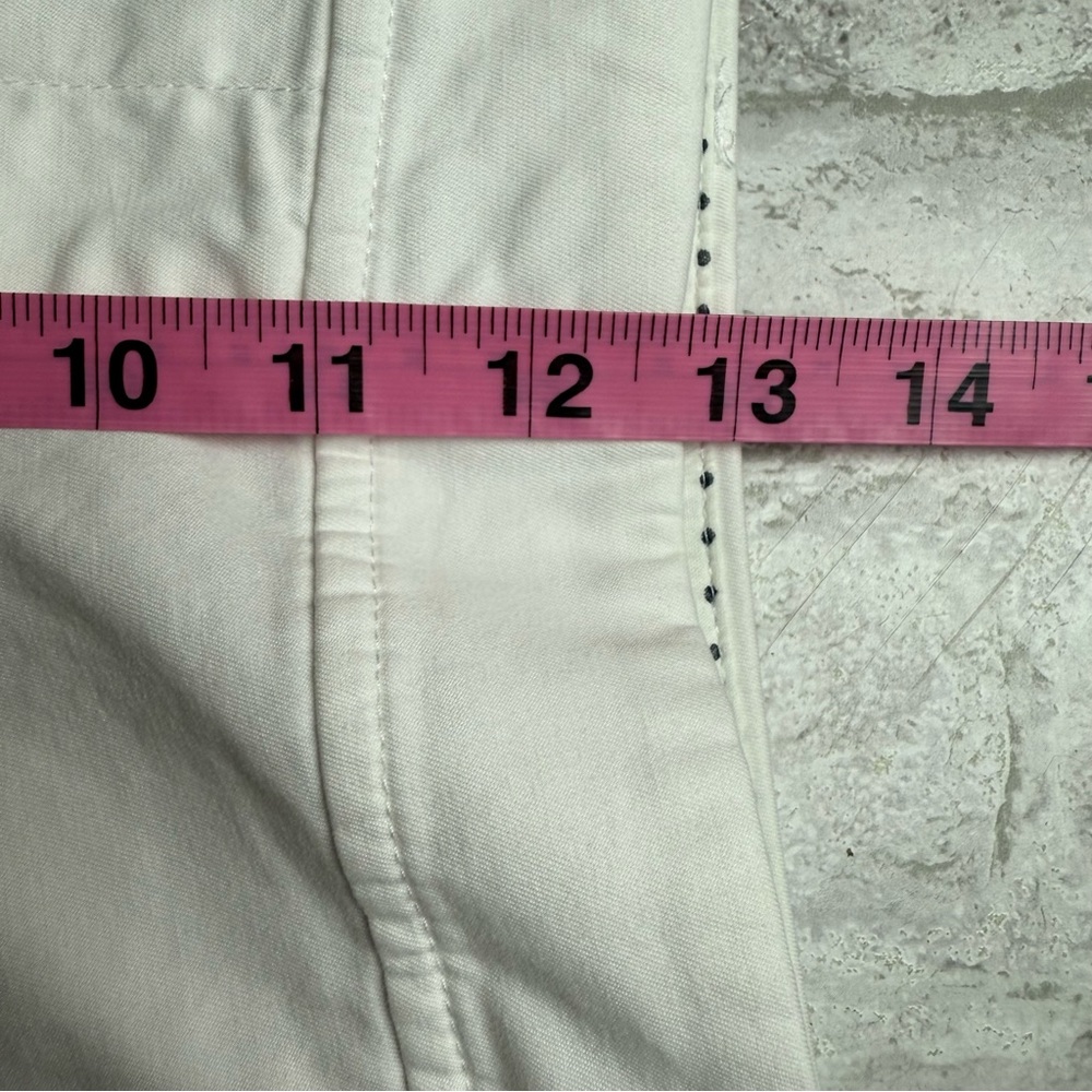 Talbots Perfect Shorts Bermuda White Size 8 EUC - Picture 6 of 11